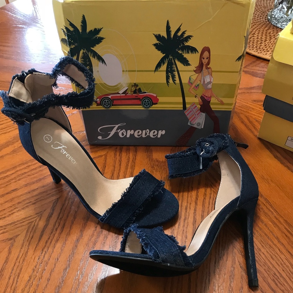 Distressed Denim Sandals Size 6.5 - Picture 2 of 8